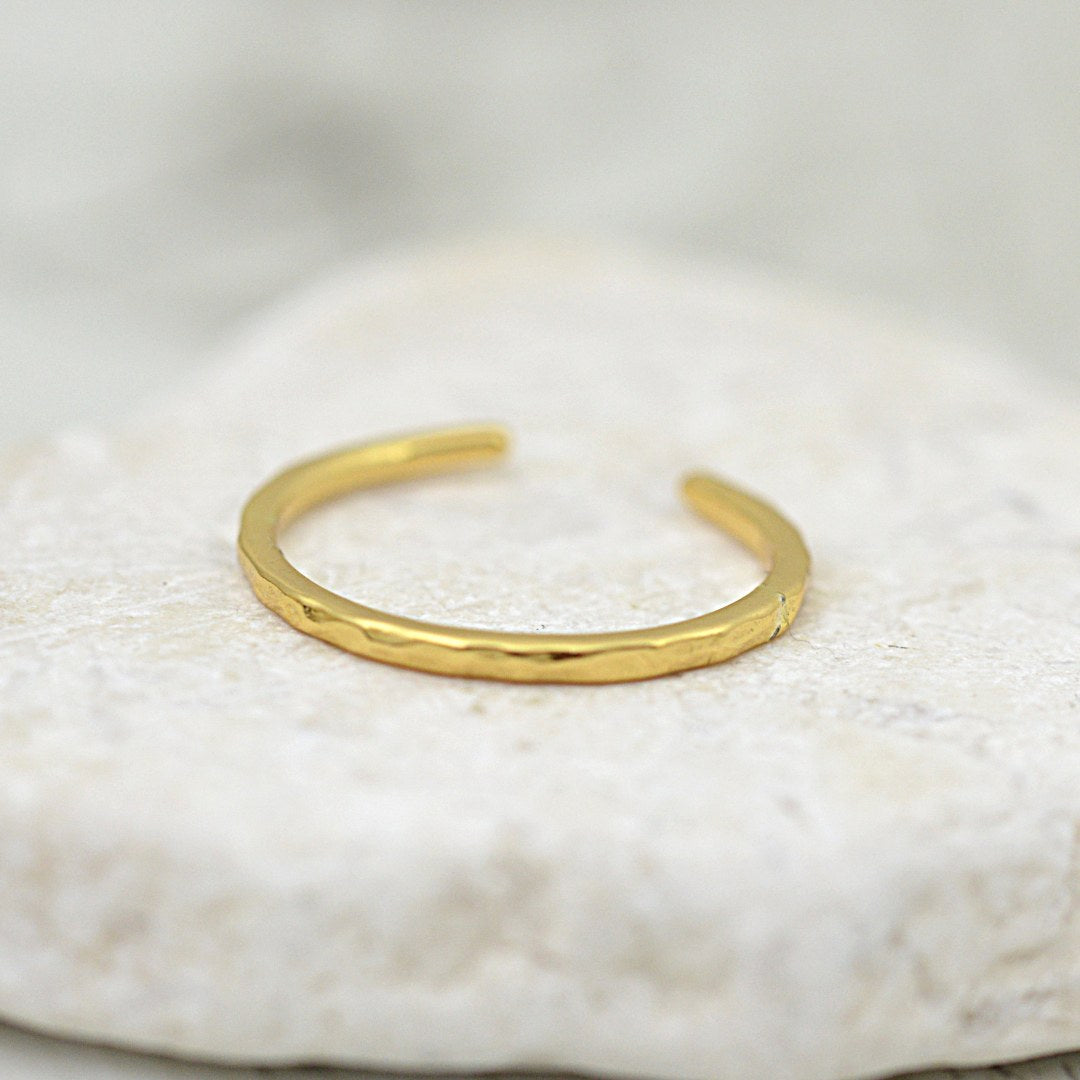 Fine Gold Hammered Toe Ring