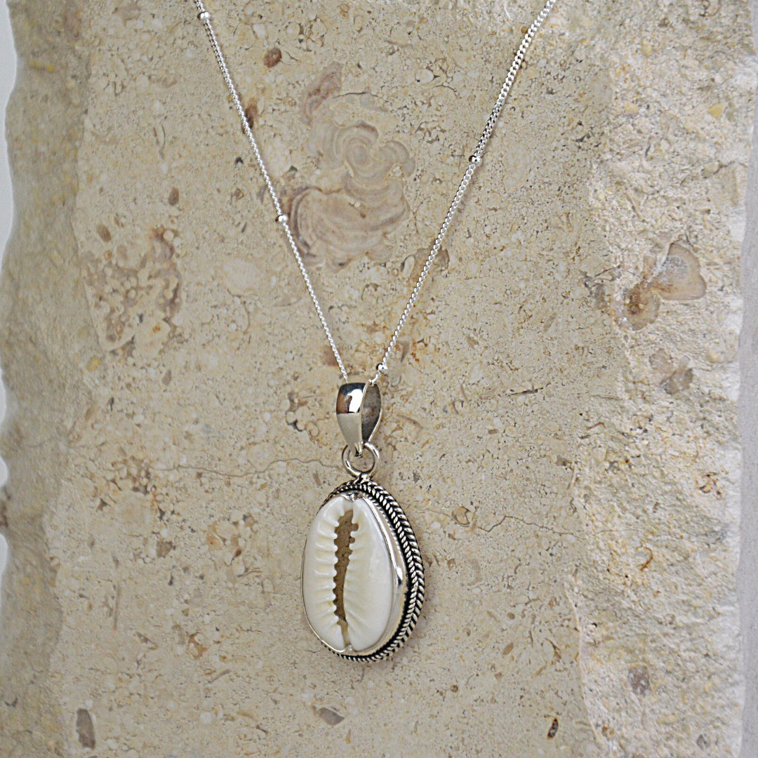 Cowrie Shell Necklace Vanilla Shore