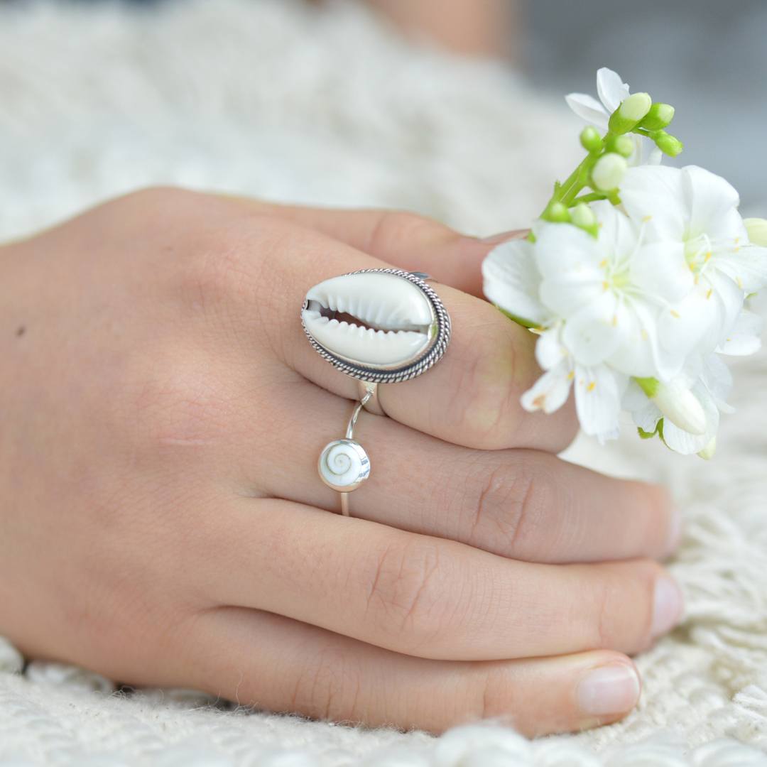 Dainty Shiva Shell Ring