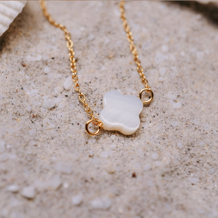 Dainty Clover Necklace