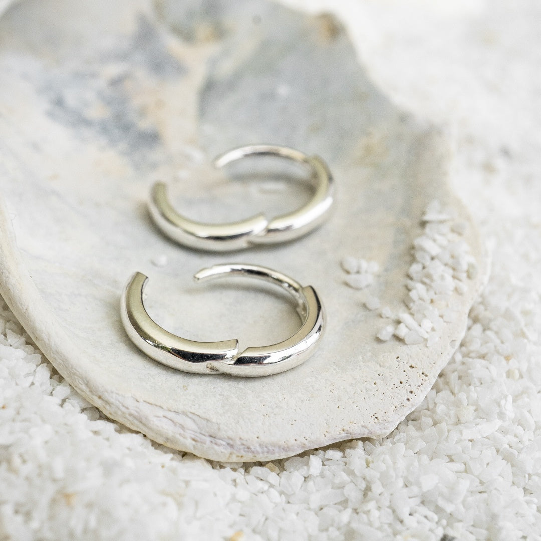 Basic Little Circle Huggies (11mm)