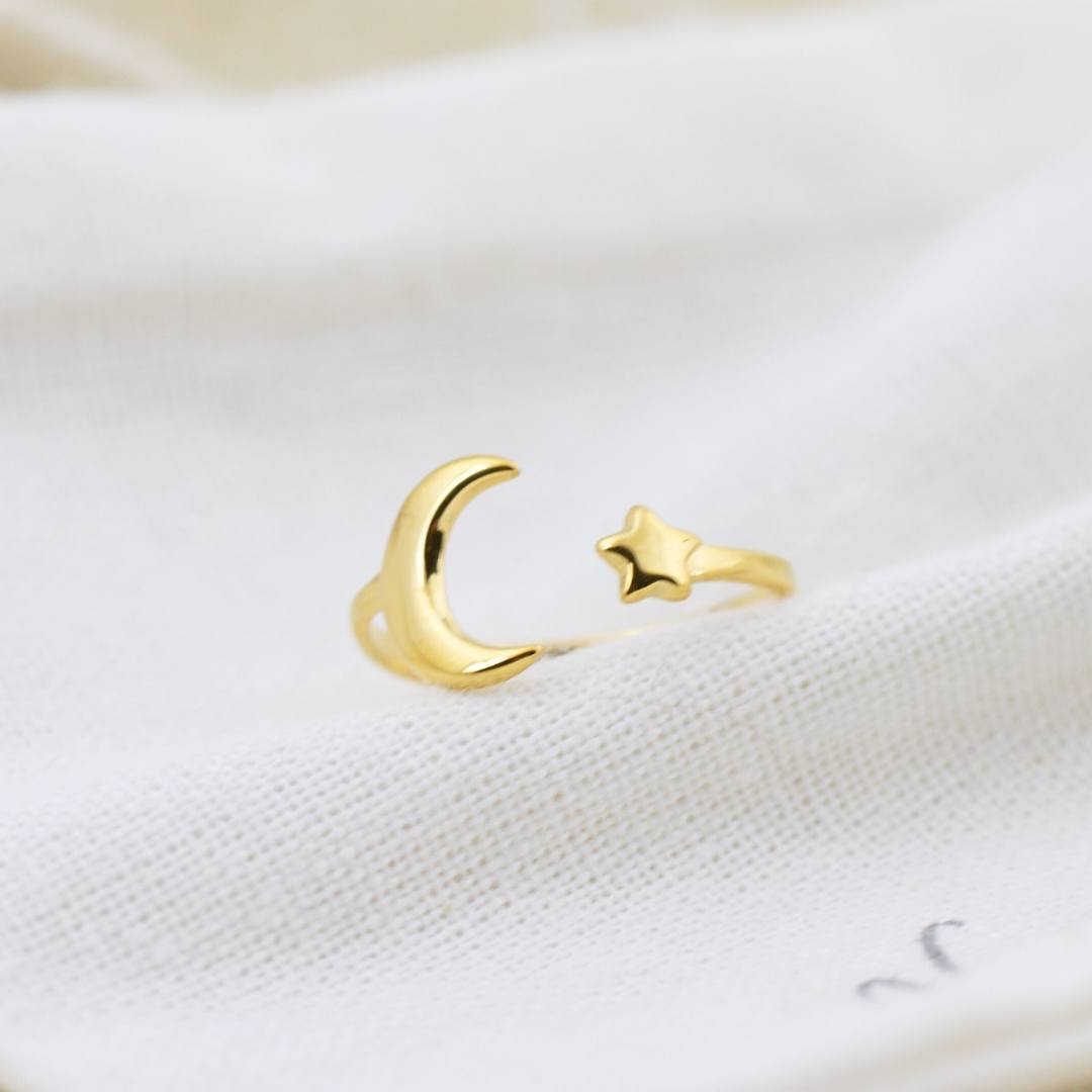 Golden Luna Toe Ring
