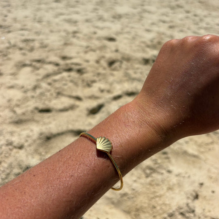 Clam Shell Cuff