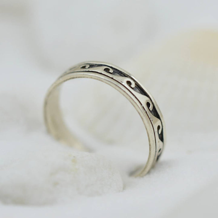 Gentle Wave Toe Ring