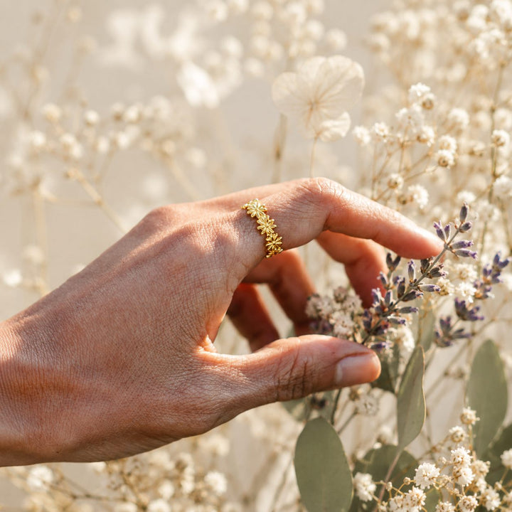 Golden Daisy Dream Ring