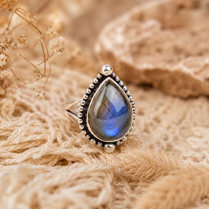 Luminous Labradorite Ring