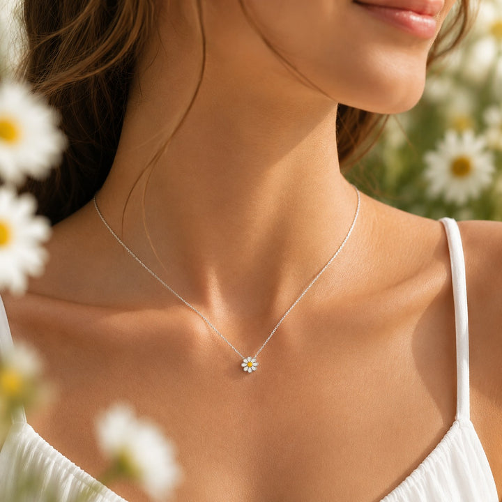Dainty Daisy Necklace