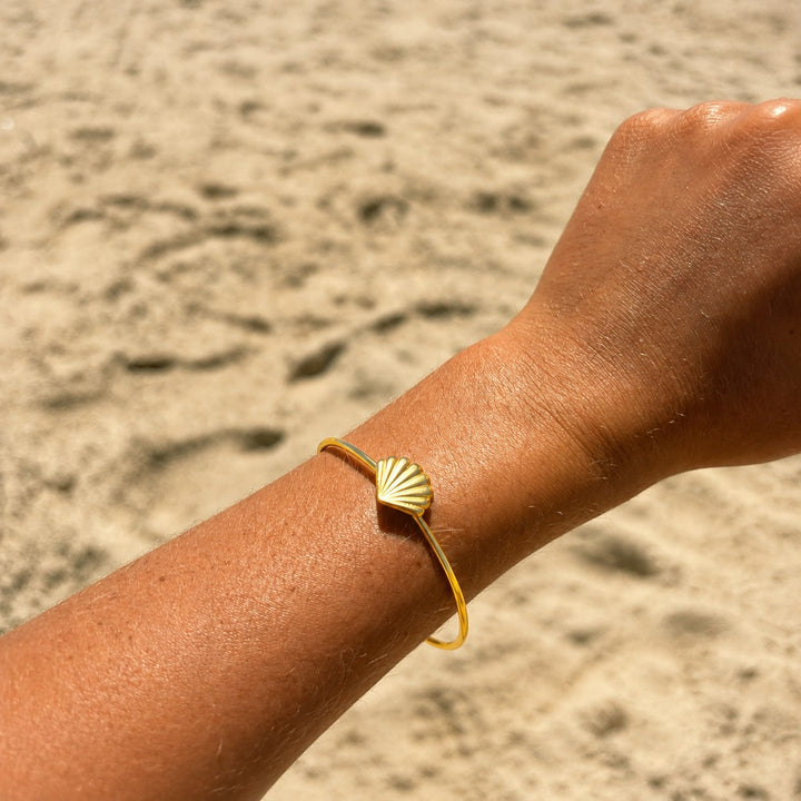 Clam Shell Cuff