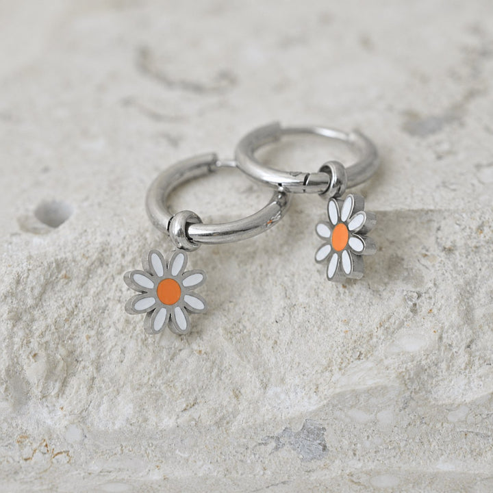 Silver Daisy Huggies