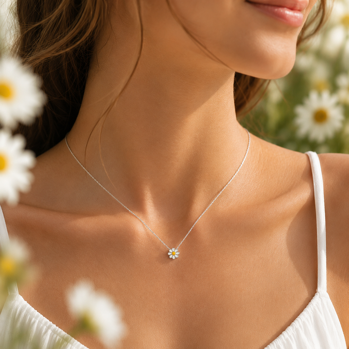Dainty Daisy Necklace
