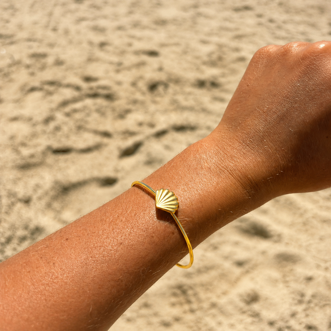 Bracelets - gold shell baracelet