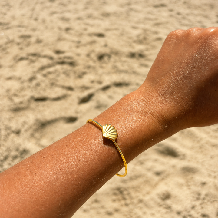 Bracelets - gold shell baracelet