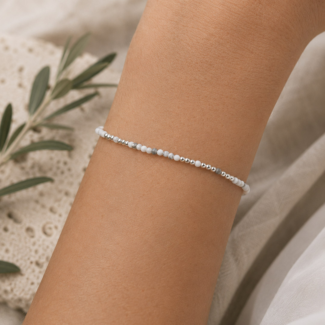 Bracelets - Dainty white Howlite bracelet 