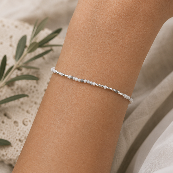 Bracelets - Dainty white Howlite bracelet 