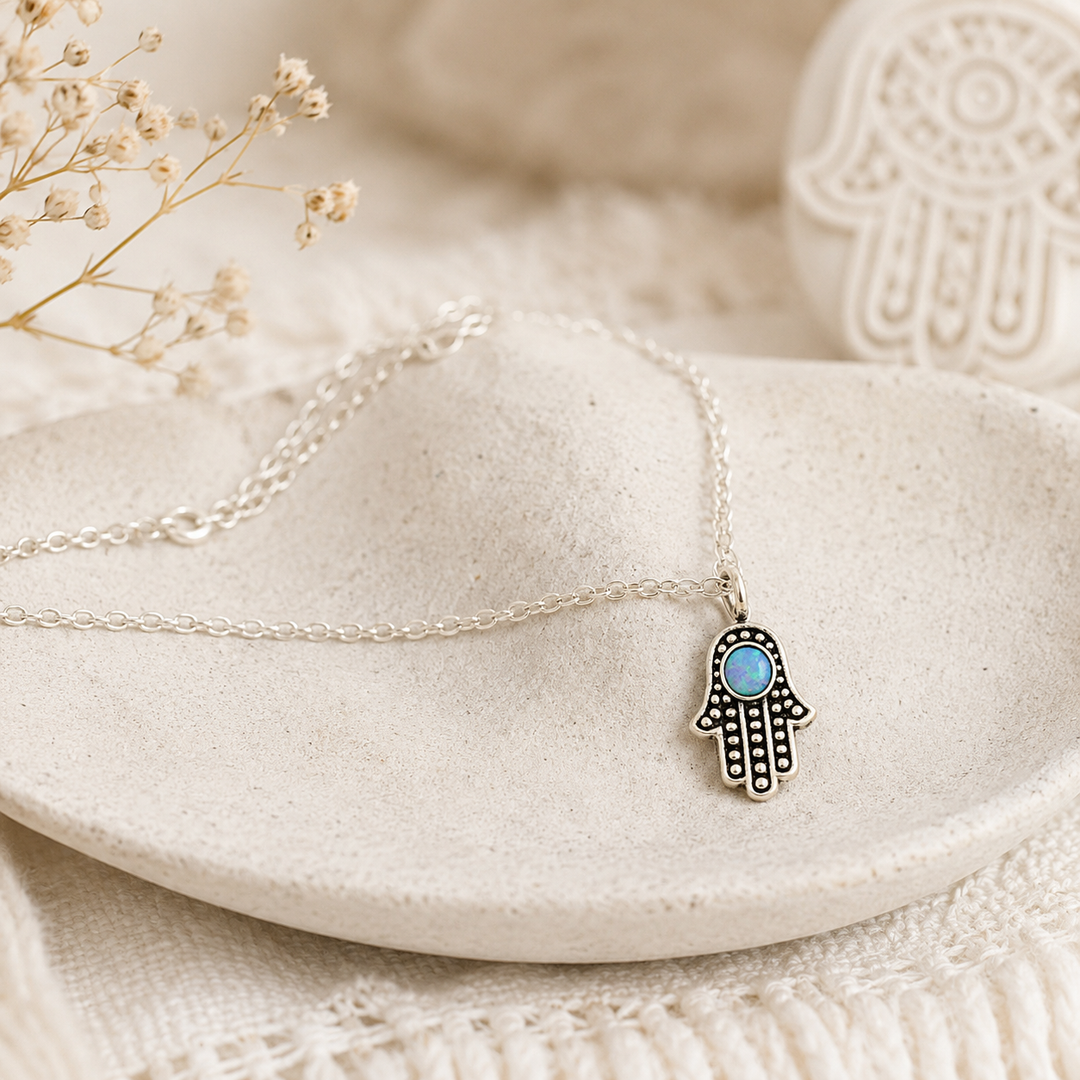 Anklet in Sterling silver with a blue insert and an extension chain.