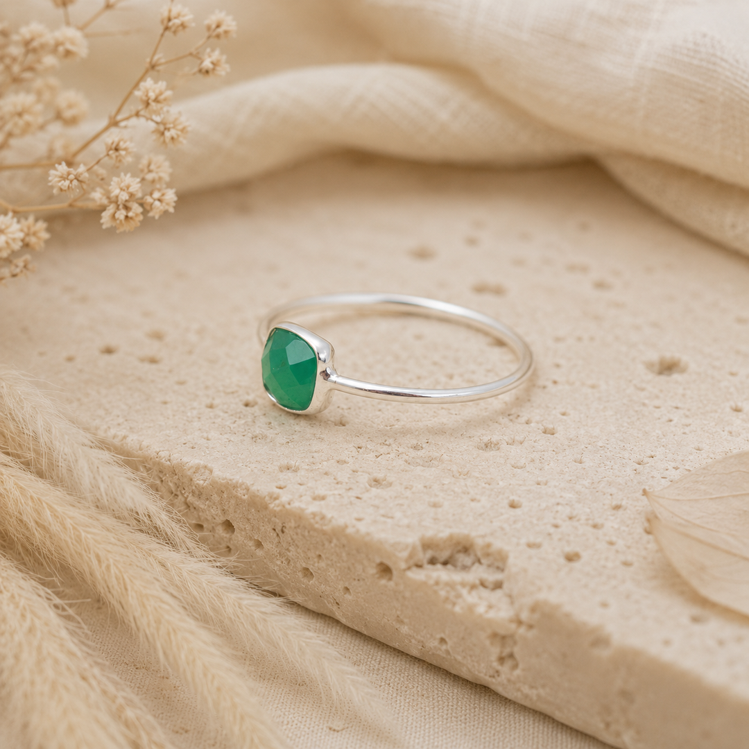 Rings - Dainty Green onyx ring