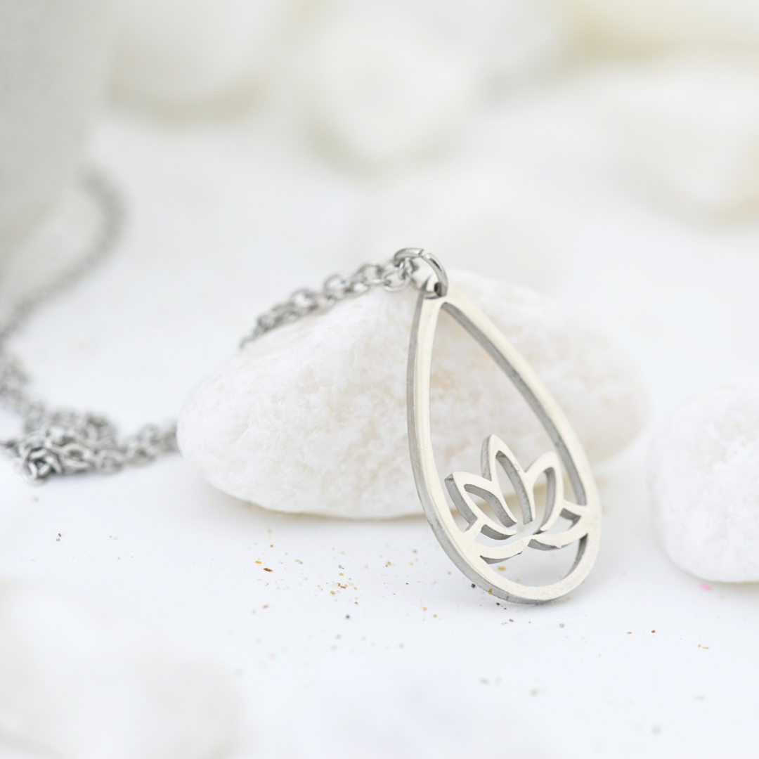 Necklaces - Silver Lotus Necklace