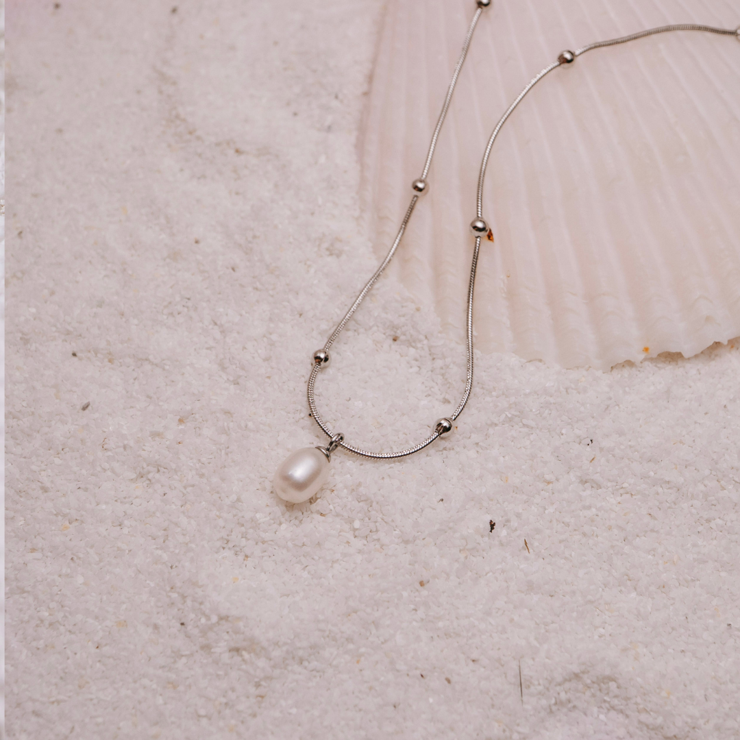 Necklaces - Single Pearl Necklace