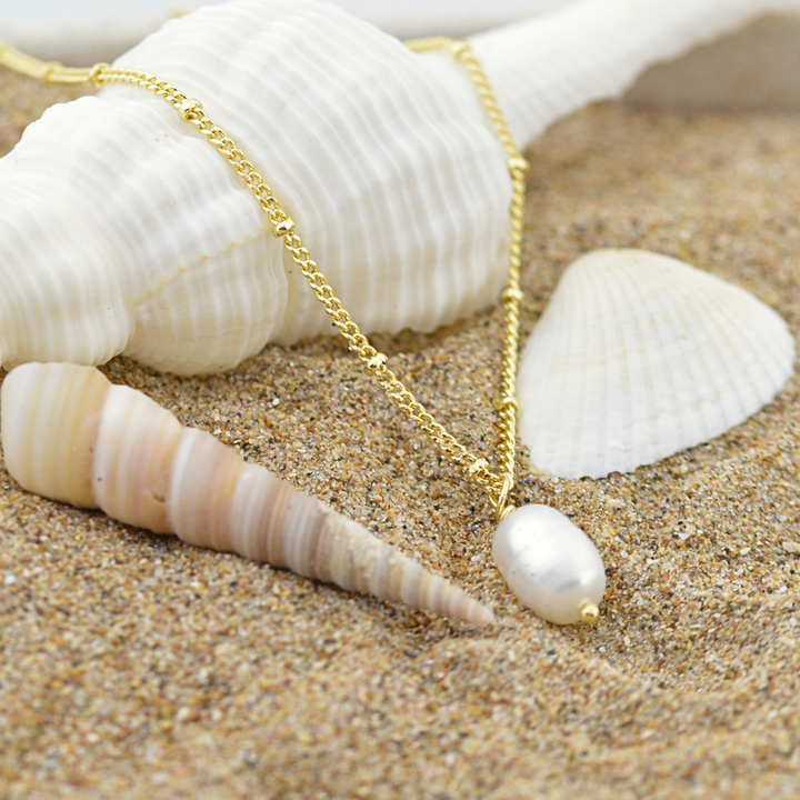 Necklaces - Gold Pearl Necklace