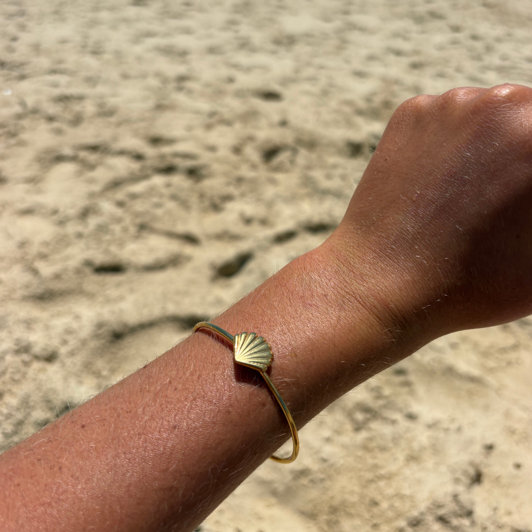 Bracelets - Gold Shell Bracelet
