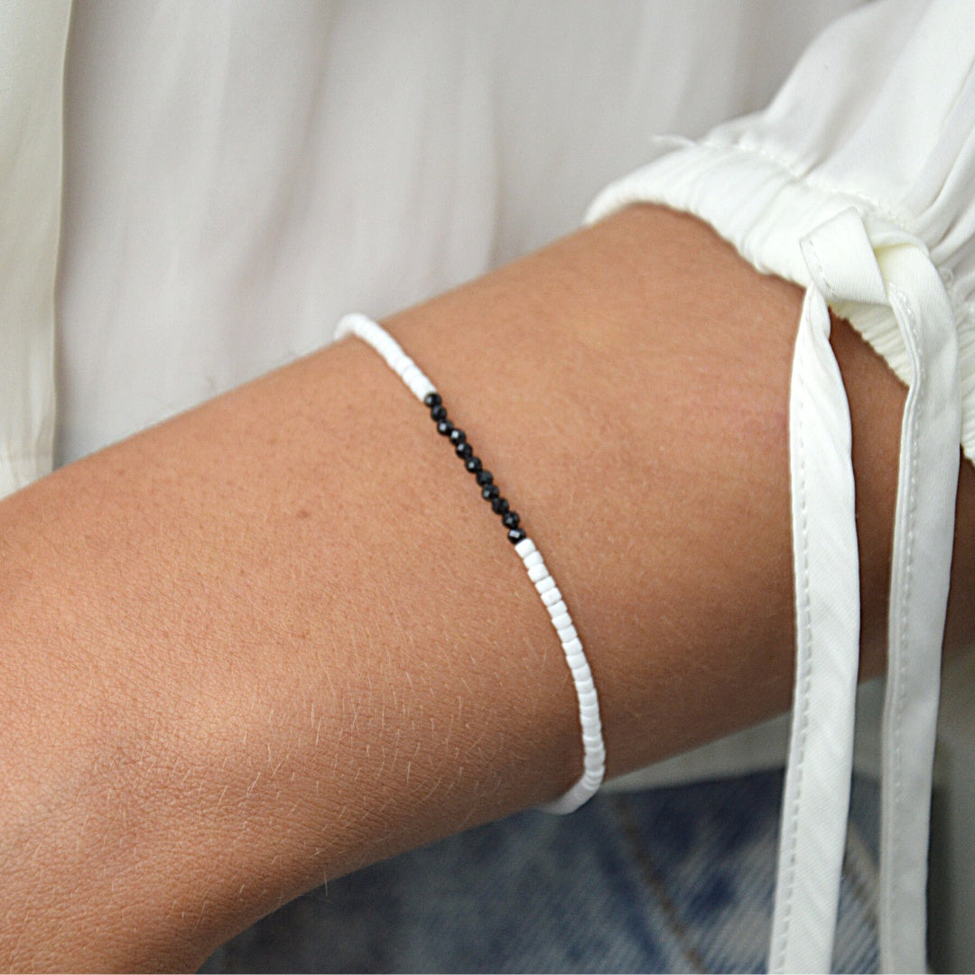 Bracelets - Dainty Black and White bracelet