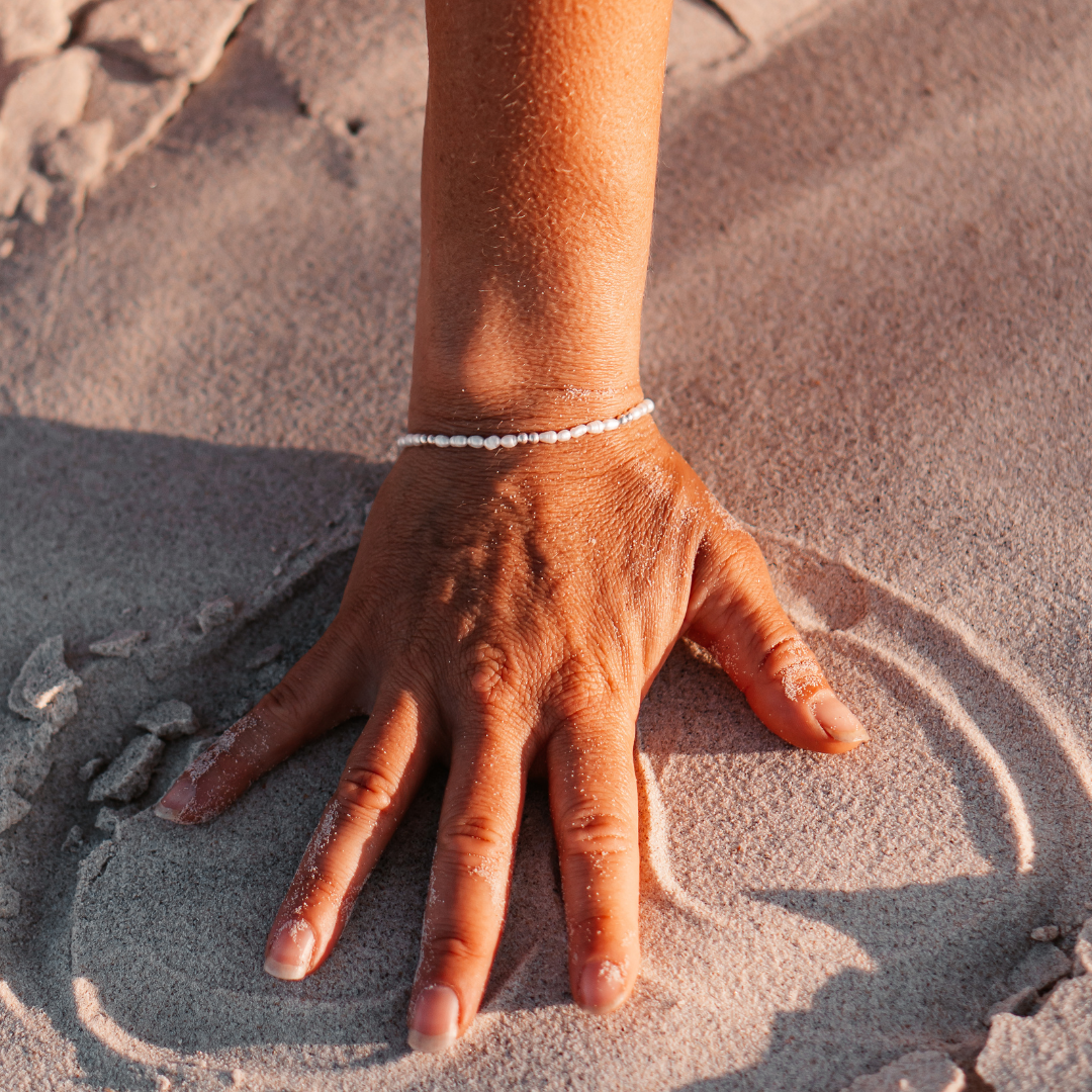 Bracelets n- Dainty Pearl Stretch Bracelet