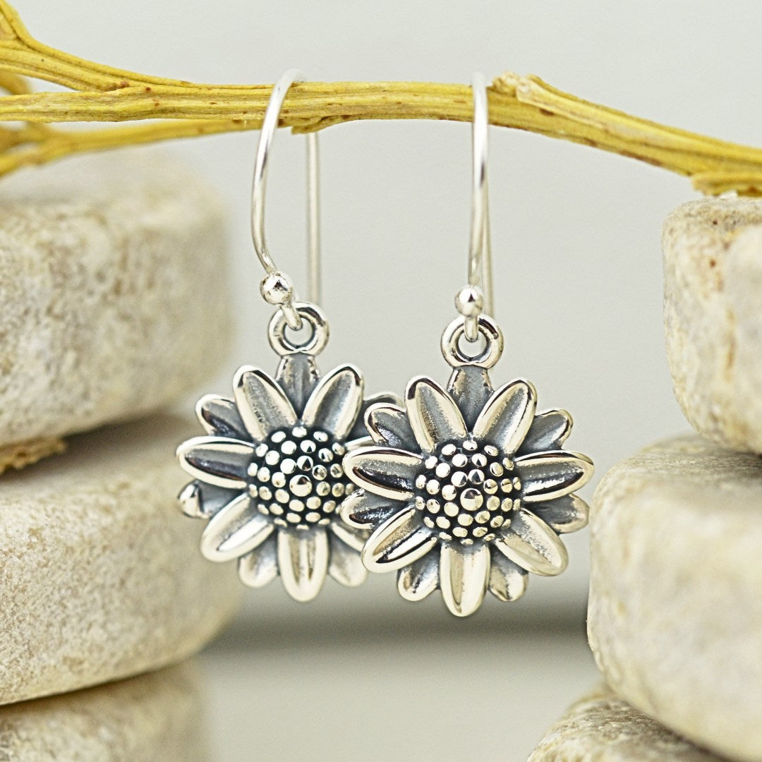 EARRINGS - Silver Daisy Dangles