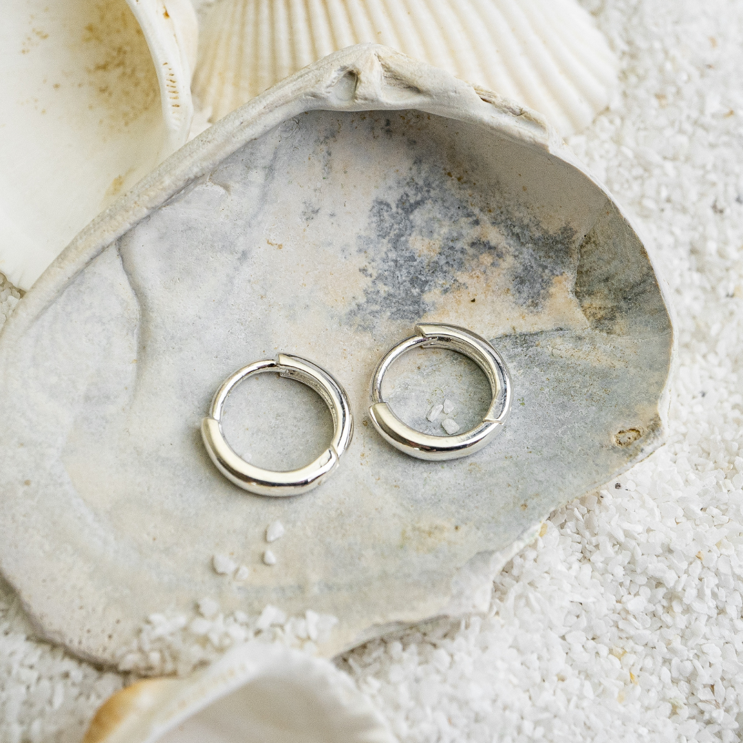 Basic Little Circle Huggies (11mm)