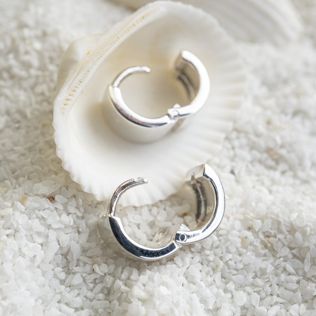 Wide Little Side Ear Huggie (8mm)