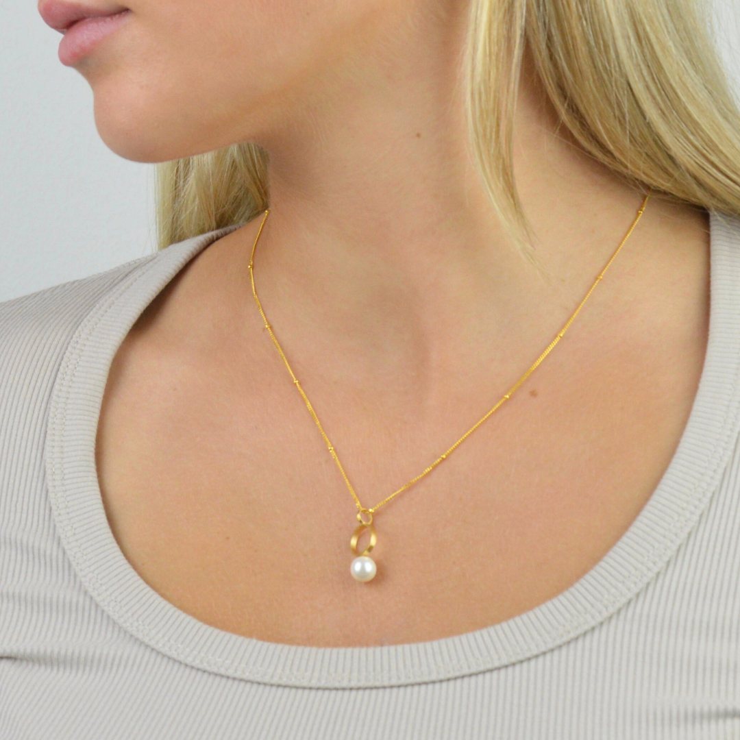 Necklaces - Golden Halo Pearl Necklace