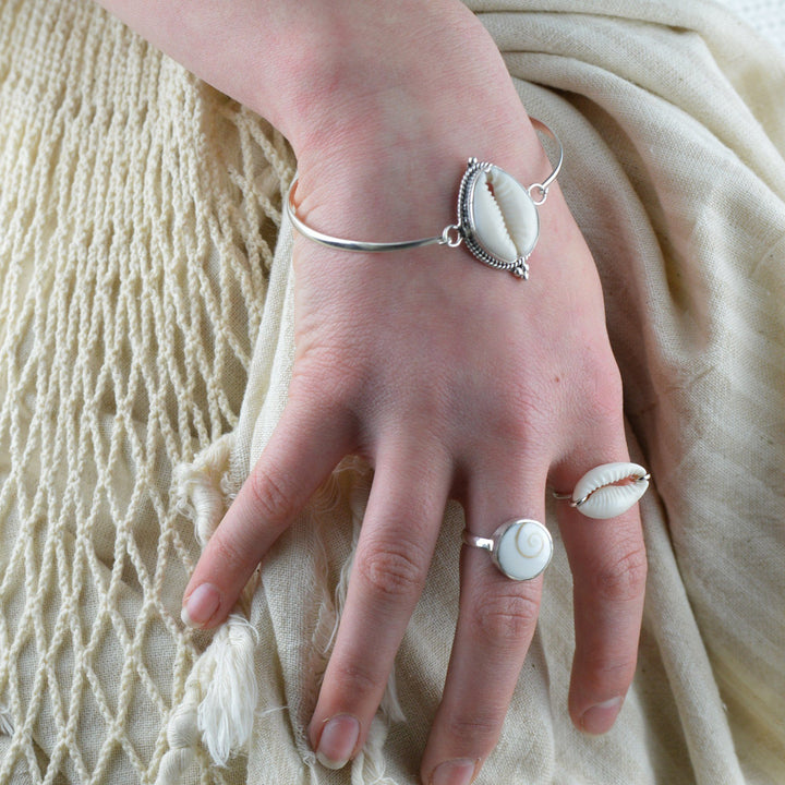 Bracelets - Cowrie Shell Bracelet